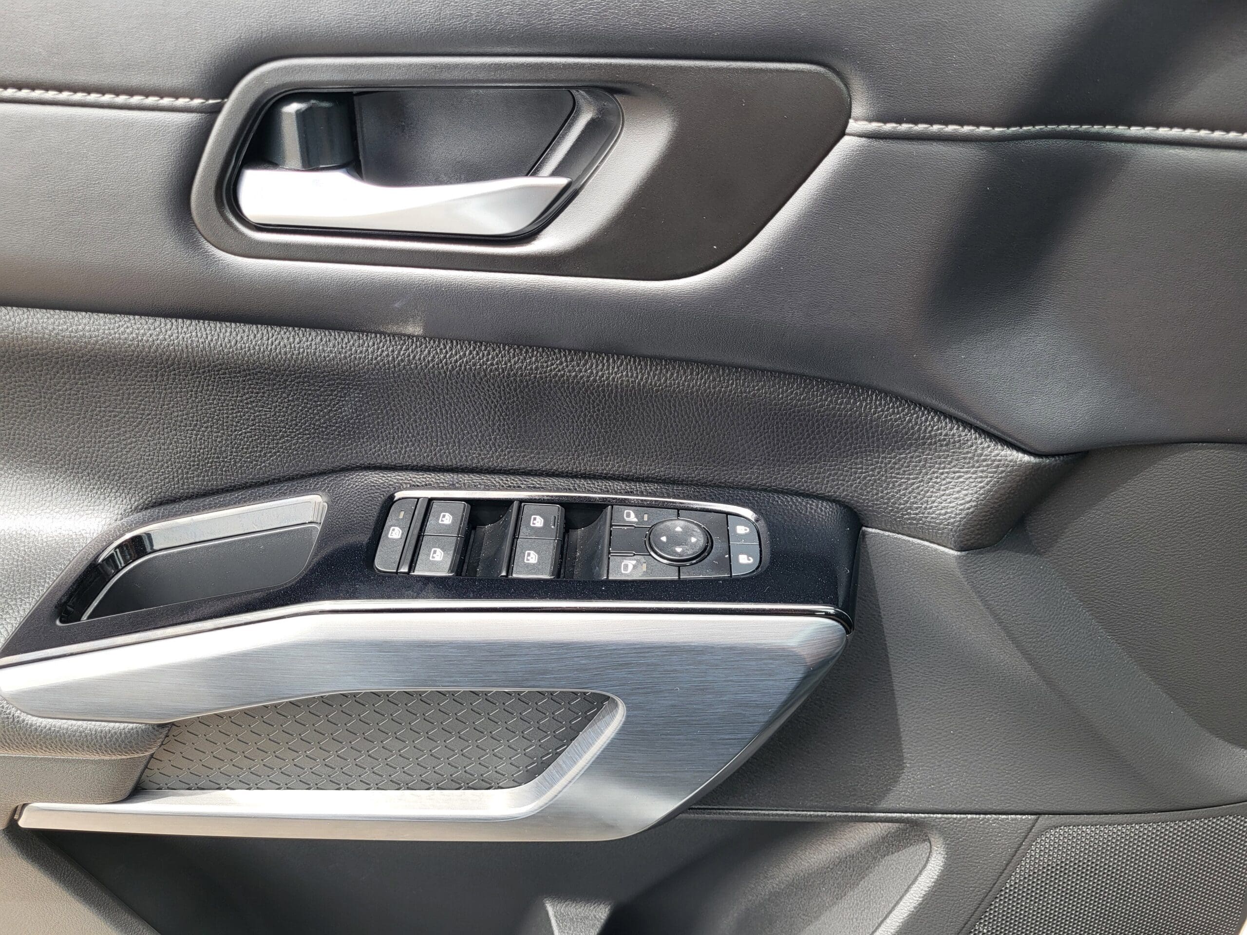 2025 Nissan Pathfinder - Image 16