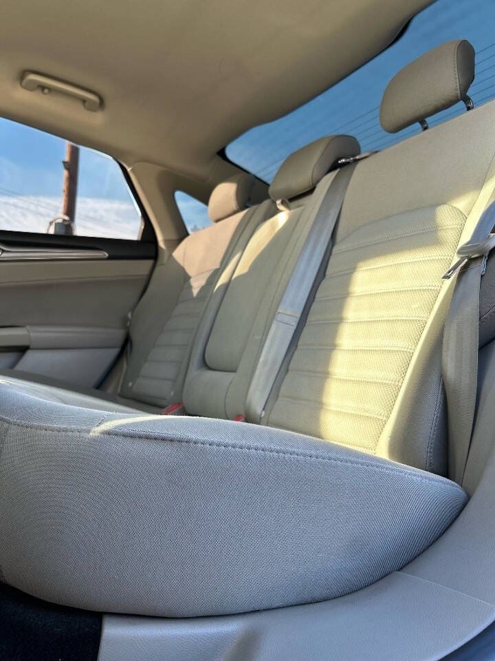 2018 Ford Fusion - Image 12