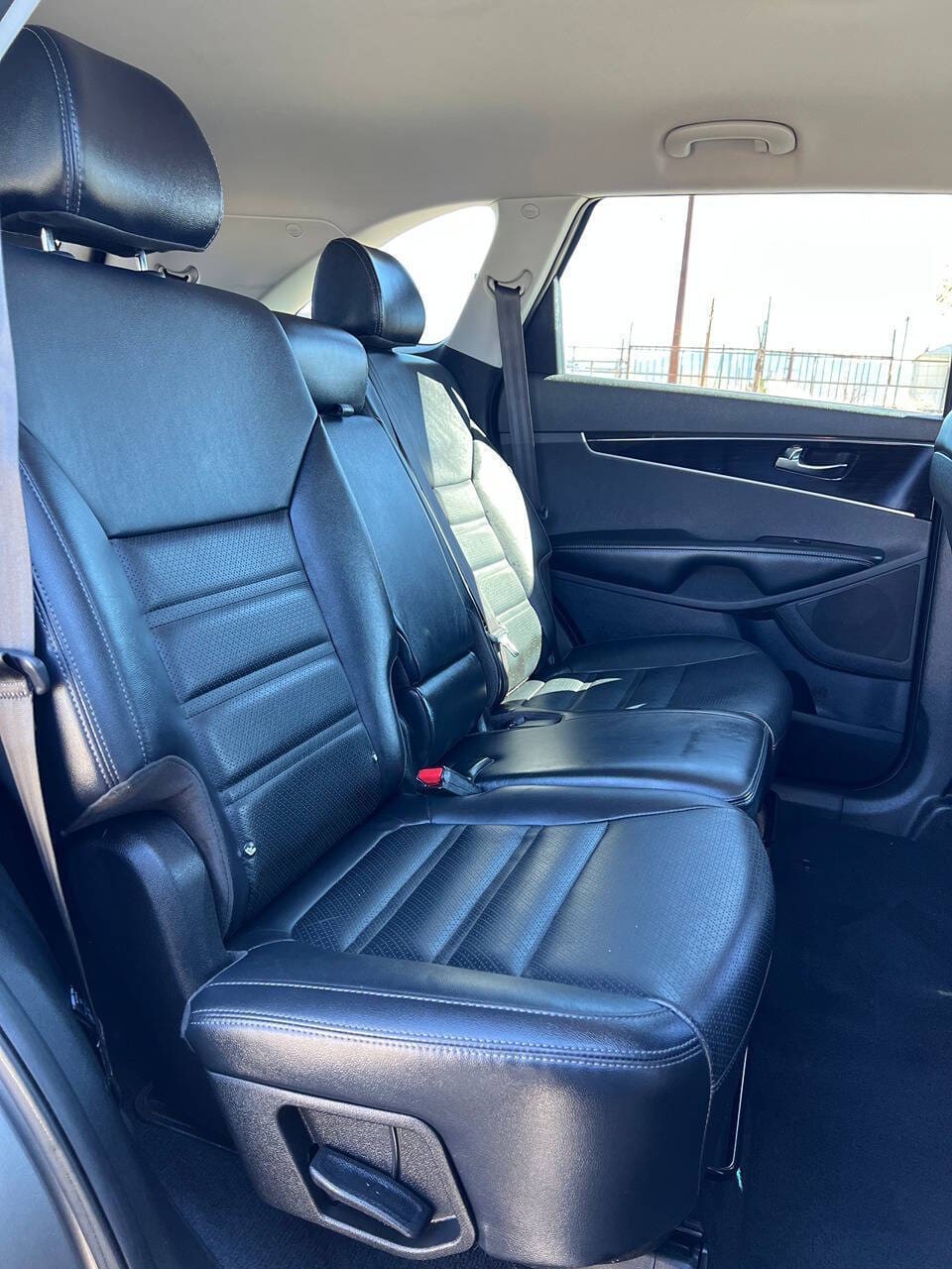 2019 Kia Sorento - Image 12