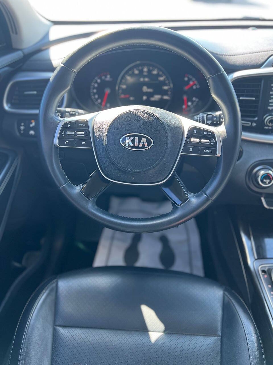 2019 Kia Sorento - Image 17
