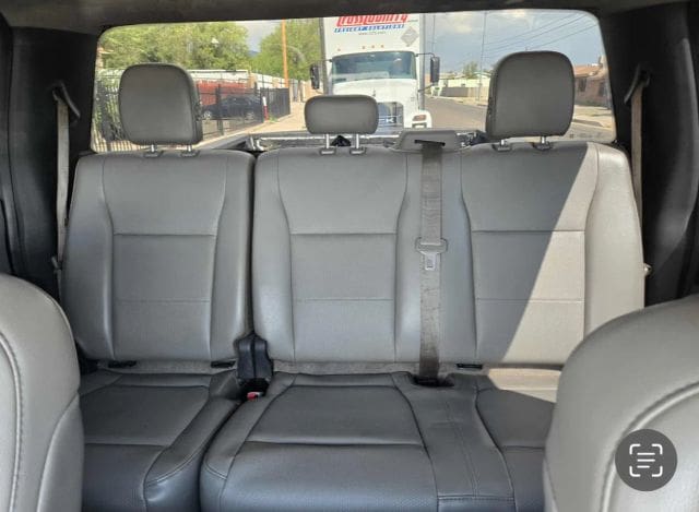 2017 Ford F350 Super Duty Crew Cab - Image 11
