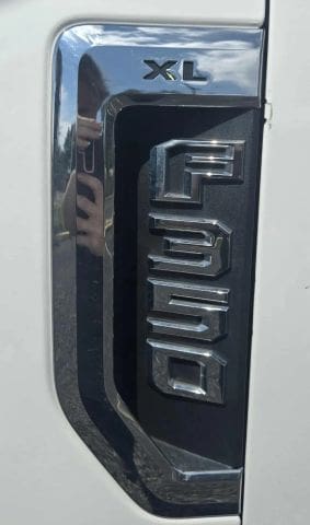 2017 Ford F350 Super Duty Crew Cab - Image 5