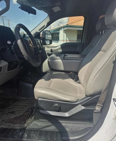 2017 Ford F350 Super Duty Crew Cab - Image 16