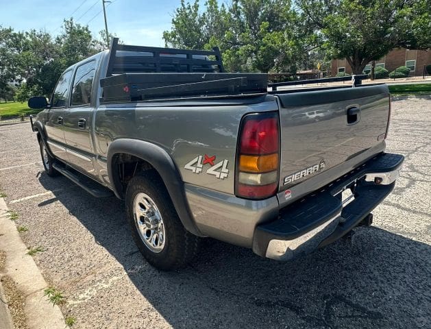 2006 GMC Sierra 1500 Crew Cab - Image 2