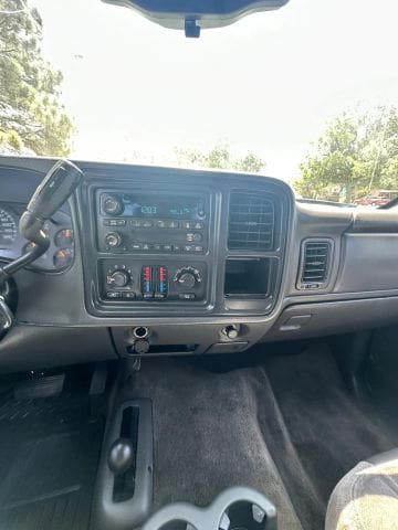 2006 GMC Sierra 1500 Crew Cab - Image 10