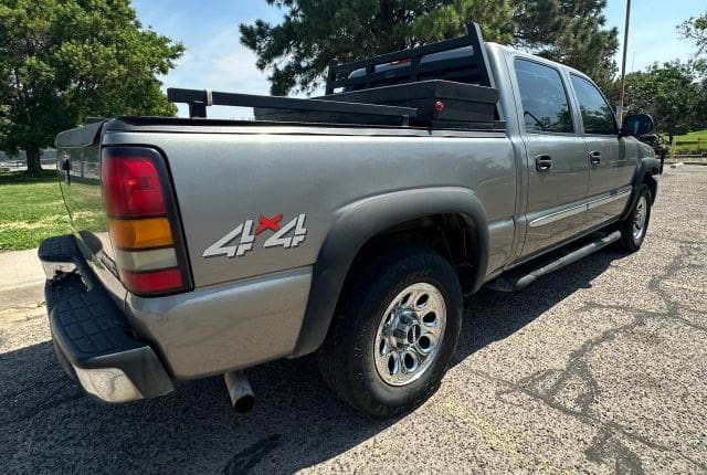2006 GMC Sierra 1500 Crew Cab - Image 3