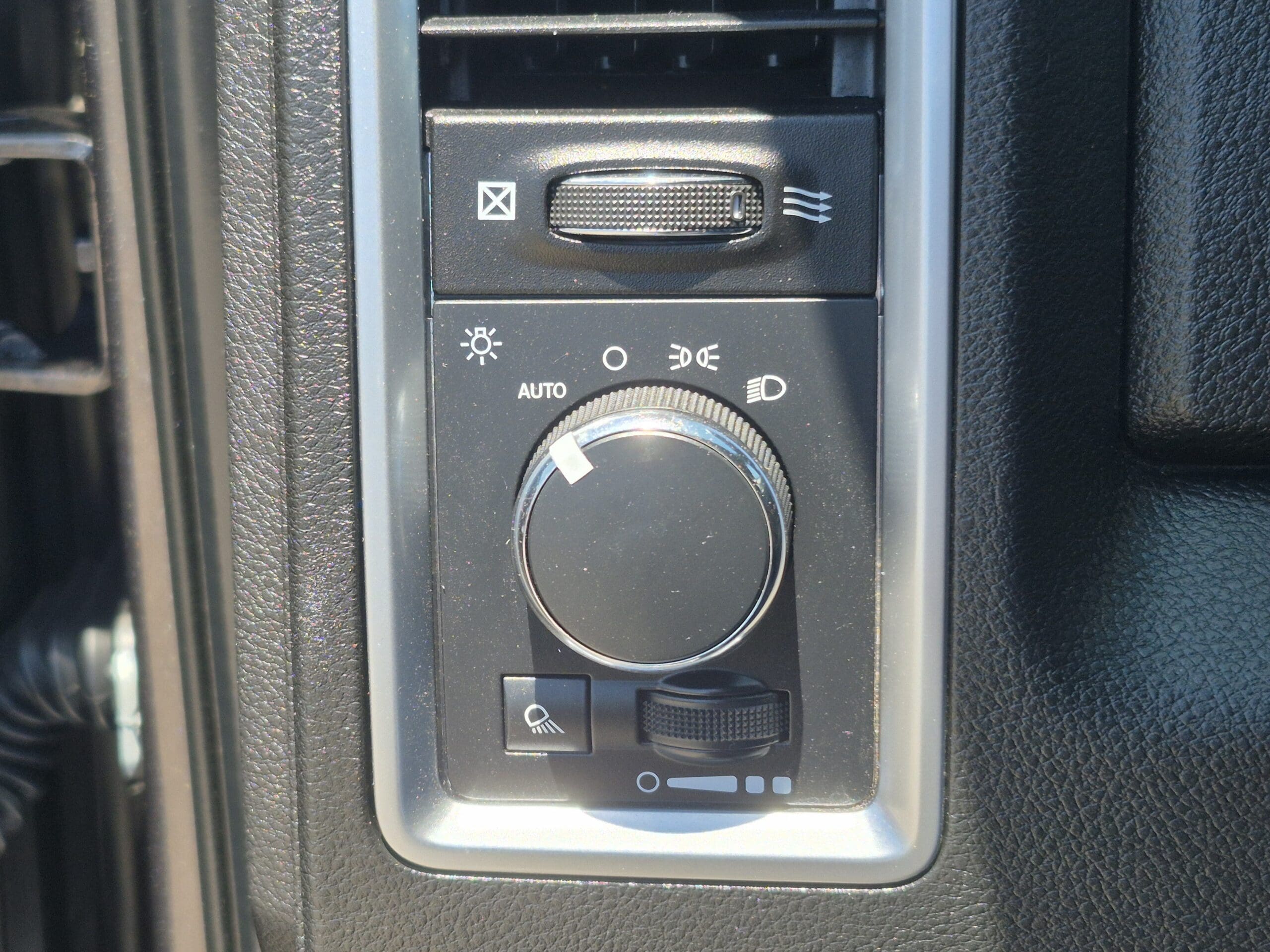2024 Ram 1500 Classic - Image 25