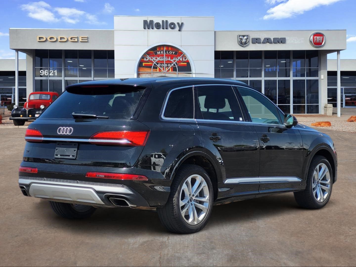 2025 Audi Q7 - Image 8