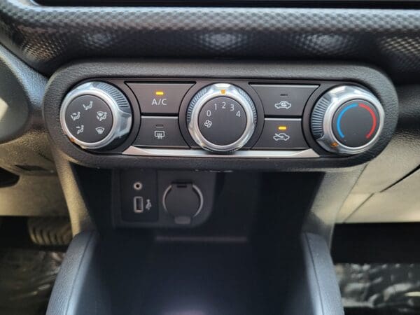 2025 Nissan Kicks Play