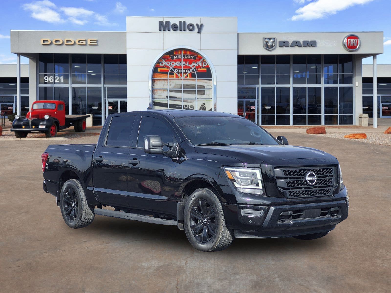 2024 Nissan Titan - Image 2