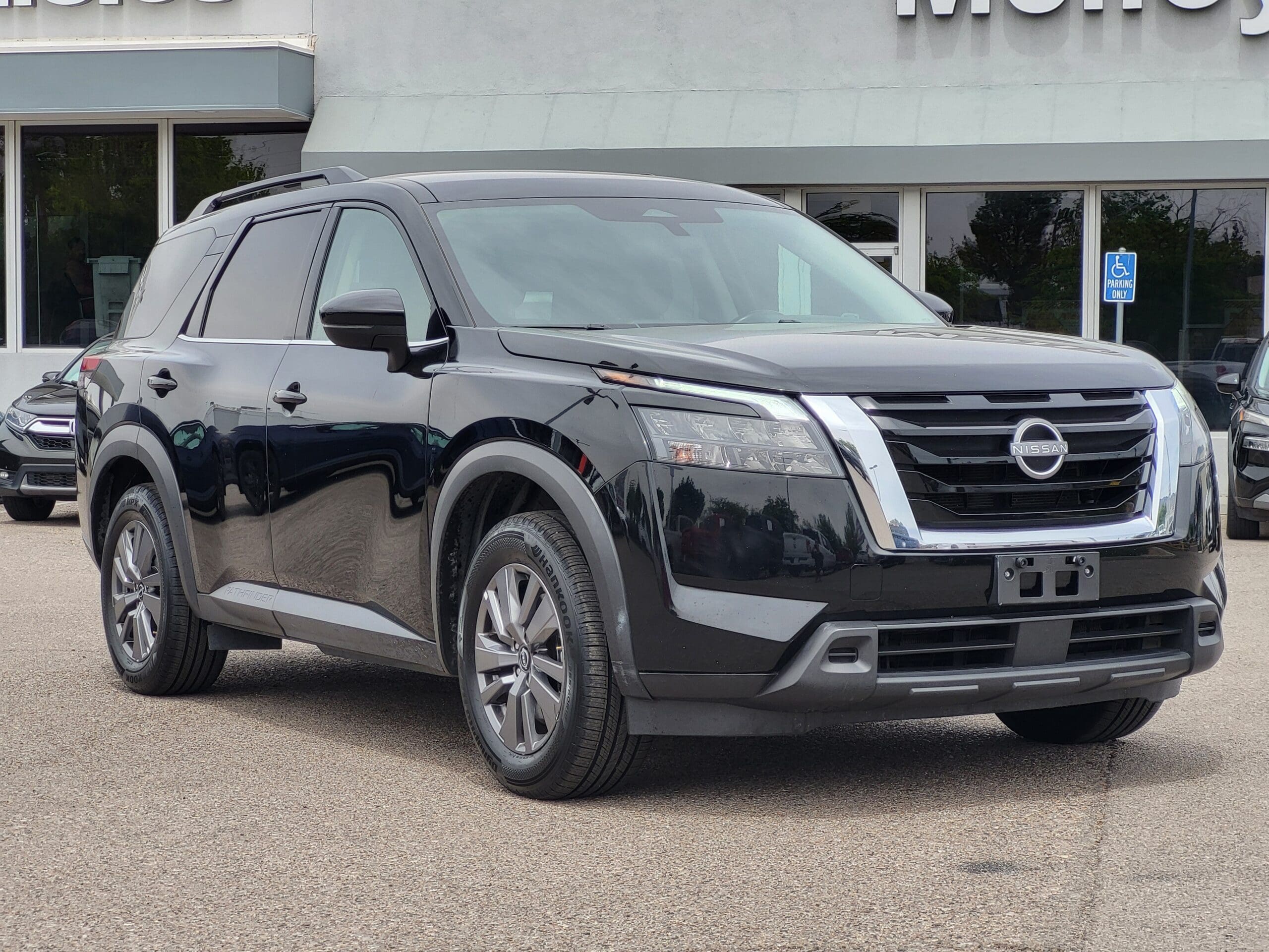 2025 Nissan Pathfinder - Image 3