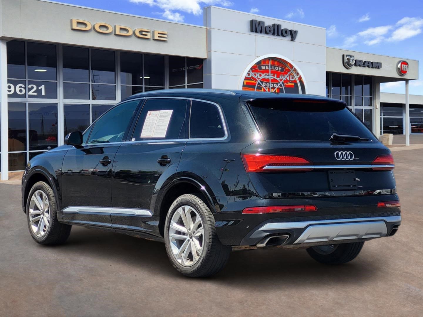 2025 Audi Q7 - Image 3