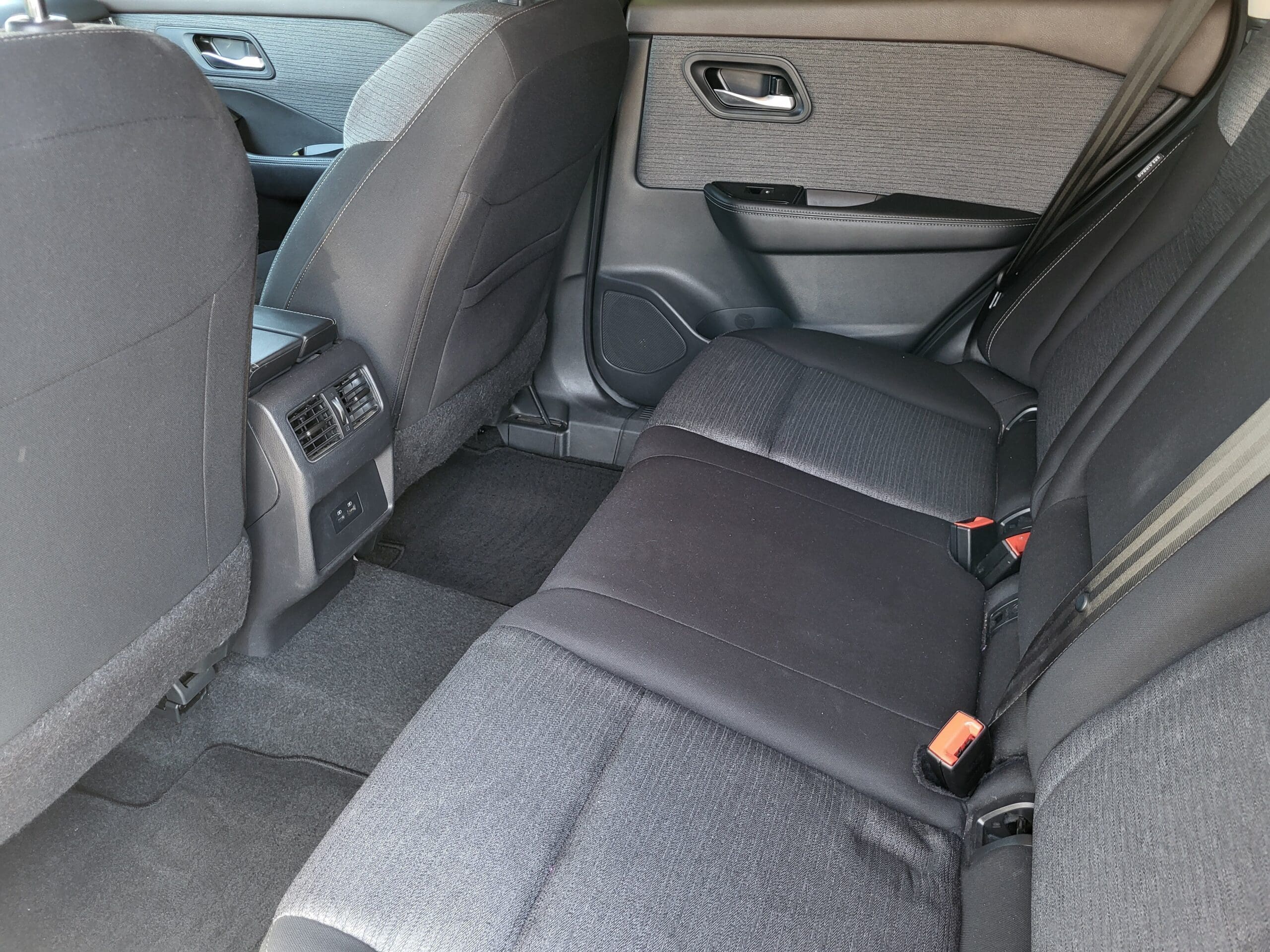 2023 Nissan Rogue - Image 30