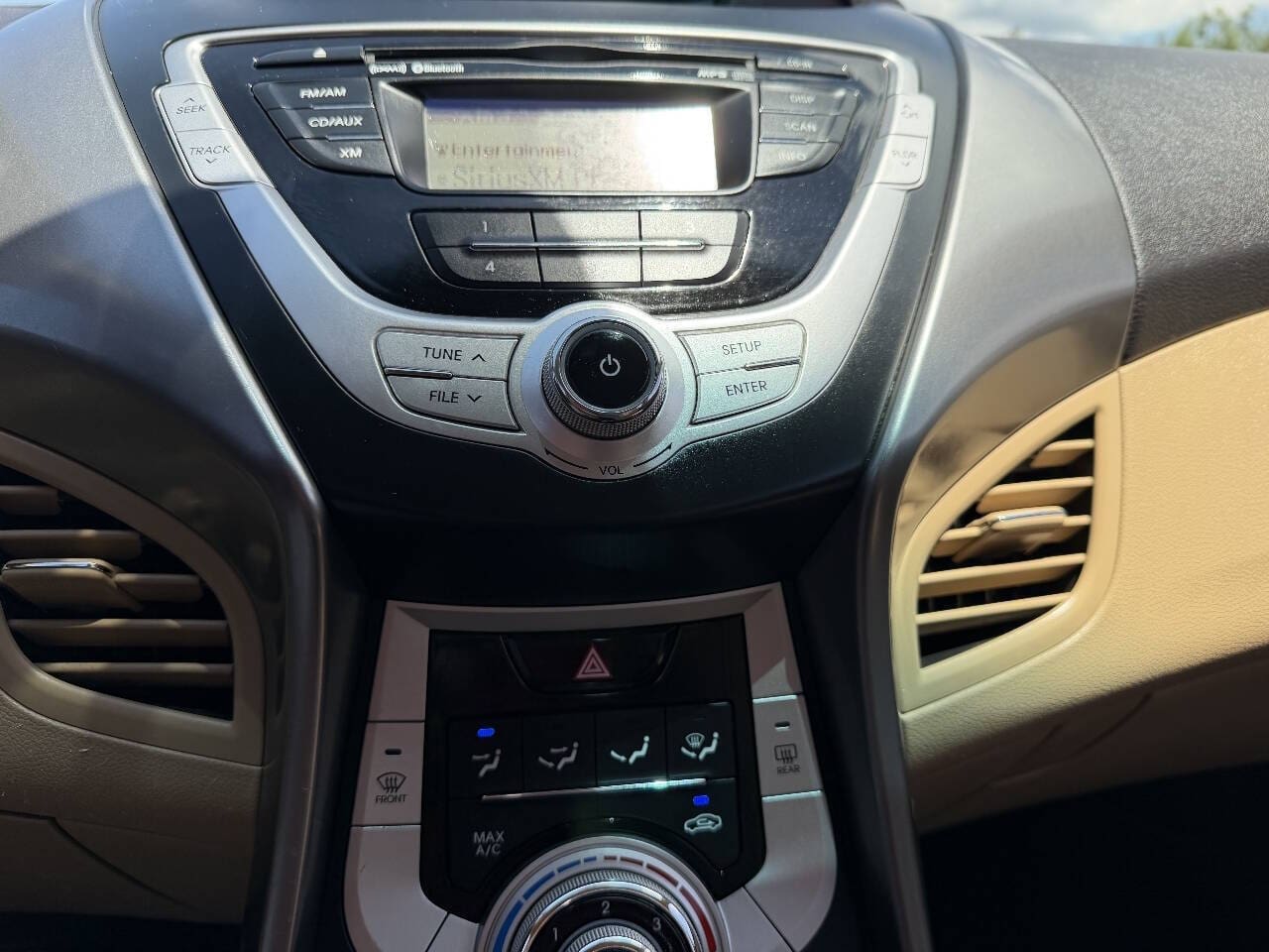 2012 Hyundai Elantra - Image 14