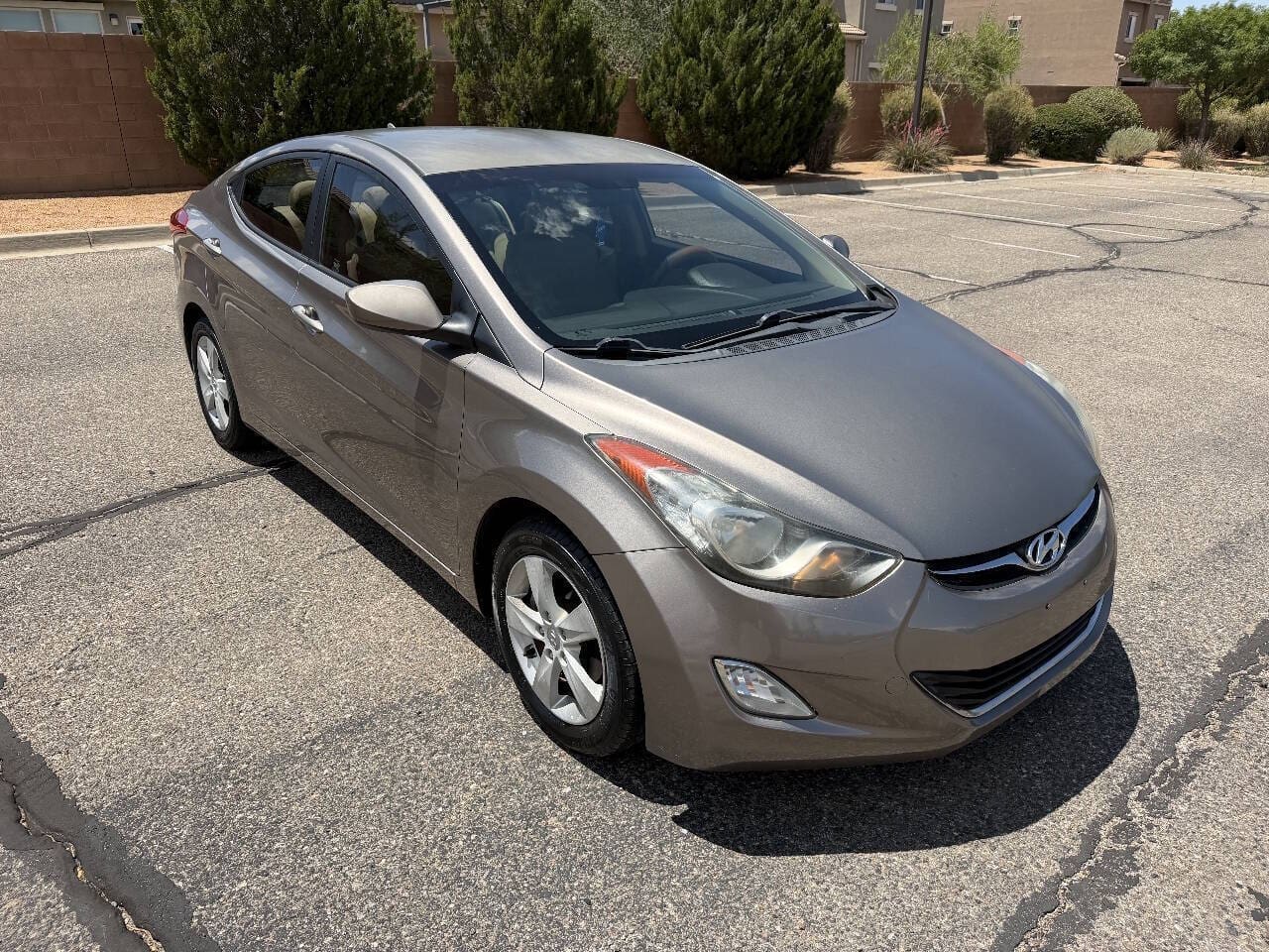 2012 Hyundai Elantra - Image 5