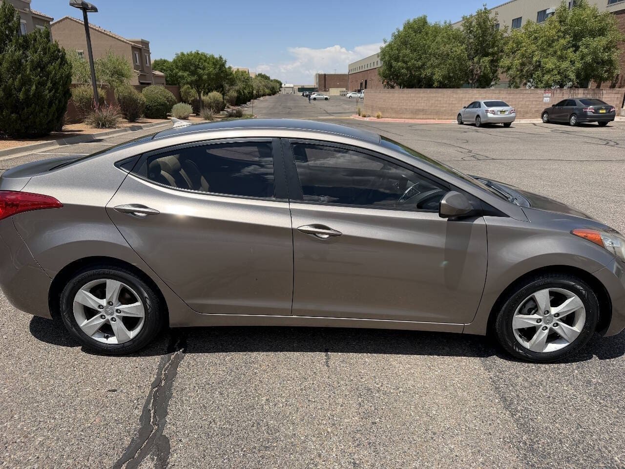 2012 Hyundai Elantra - Image 6