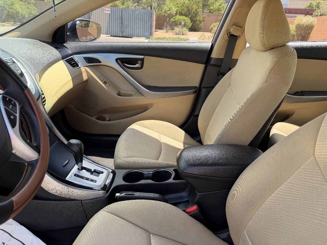 2012 Hyundai Elantra - Image 10