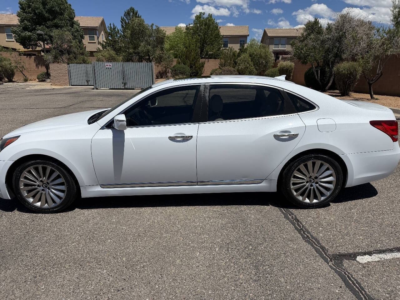 2015 Hyundai Equus - Image 3