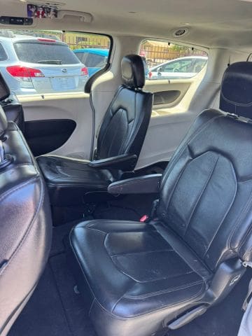 2018 Chrysler Pacifica - Image 6