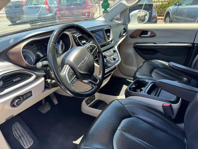 2018 Chrysler Pacifica - Image 5
