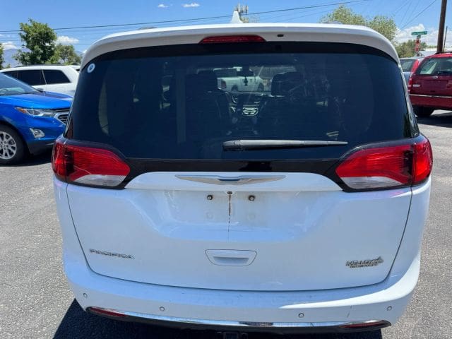 2018 Chrysler Pacifica - Image 4