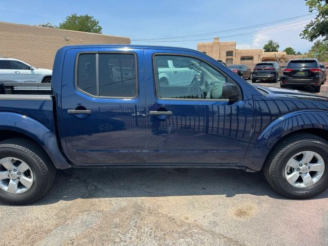 2011 Nissan Frontier Crew Cab - Image 2
