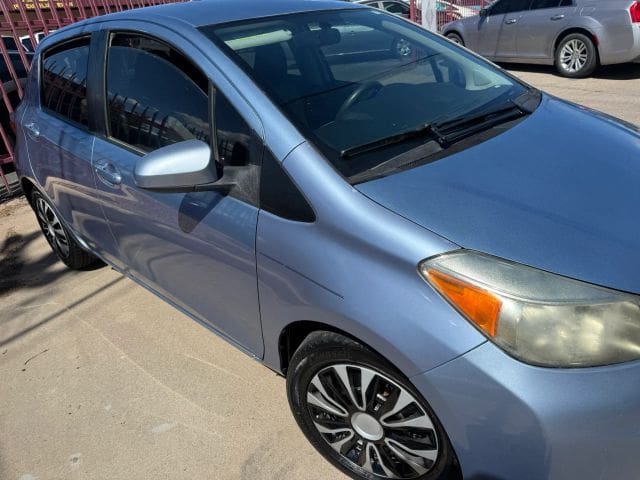 2014 Toyota Yaris - Image 2