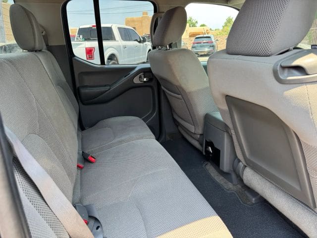 2011 Nissan Frontier Crew Cab - Image 6