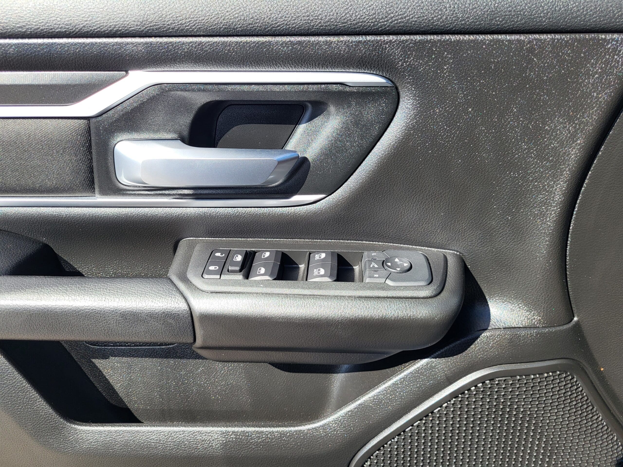 2025 Ram 1500 - Image 24