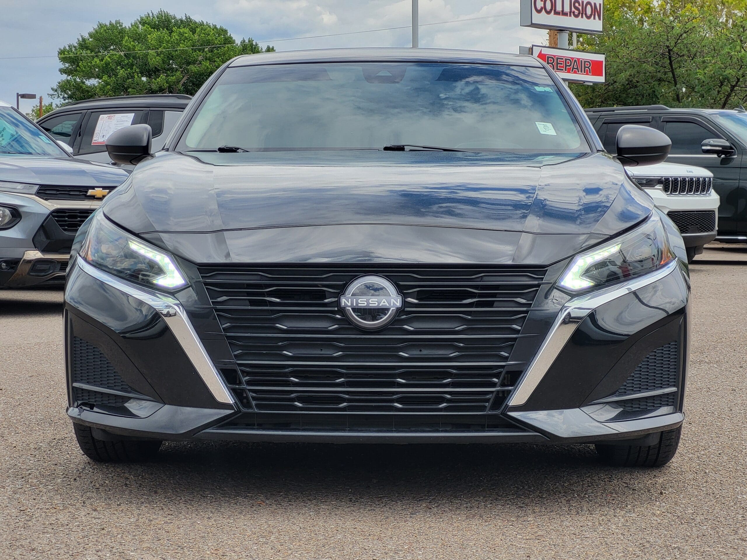 2024 Nissan Altima - Image 2