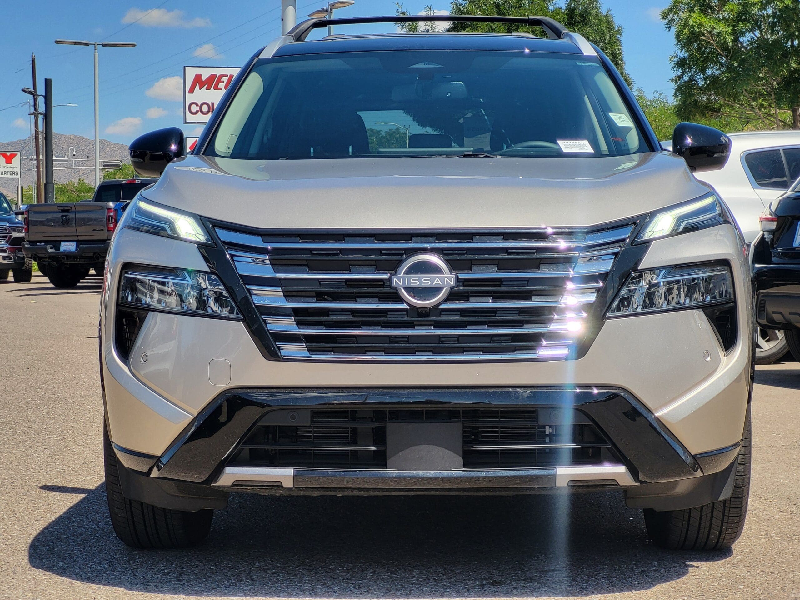2025 Nissan Rogue - Image 2