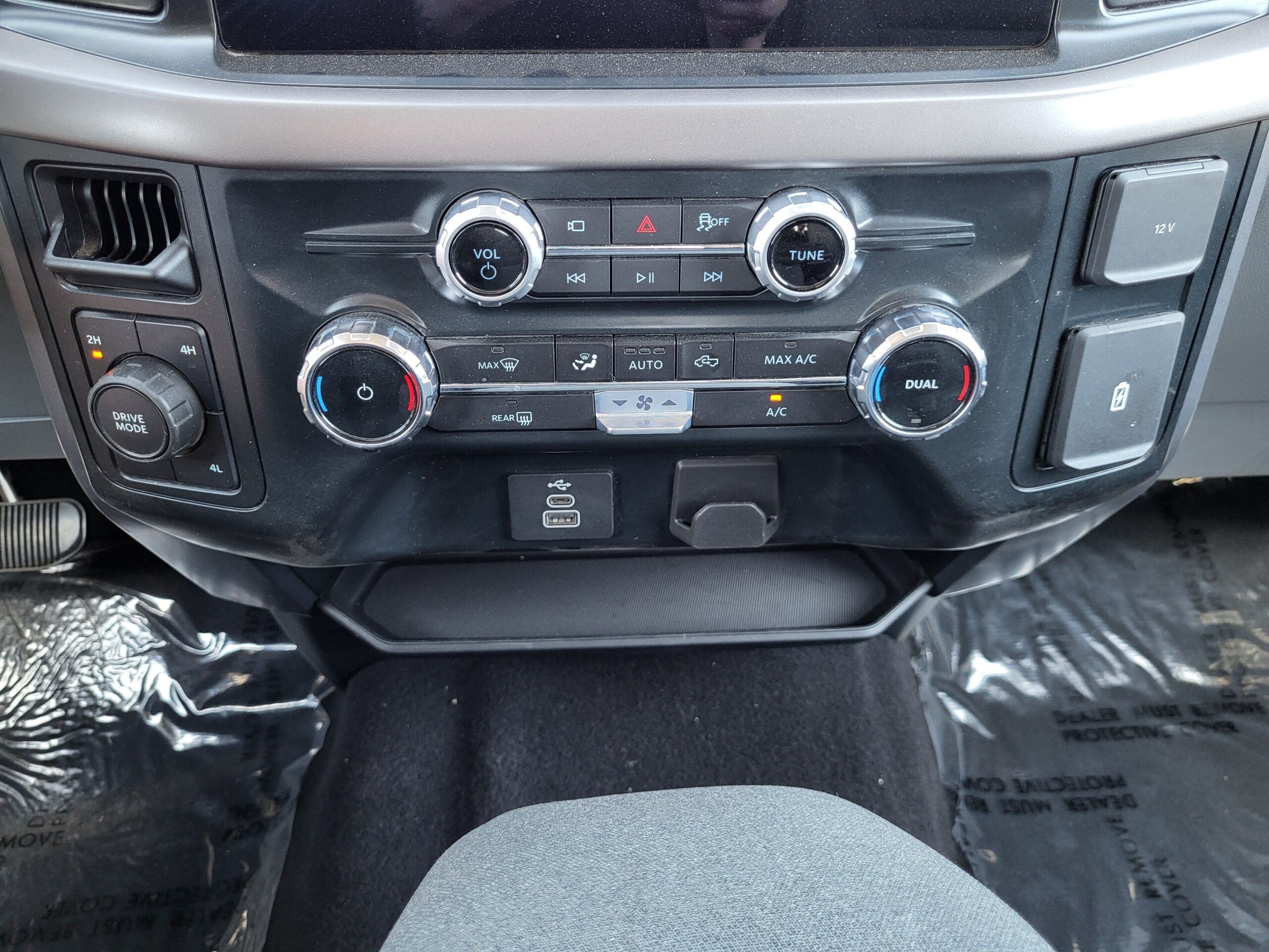 2025 Ford F-150 - Image 20