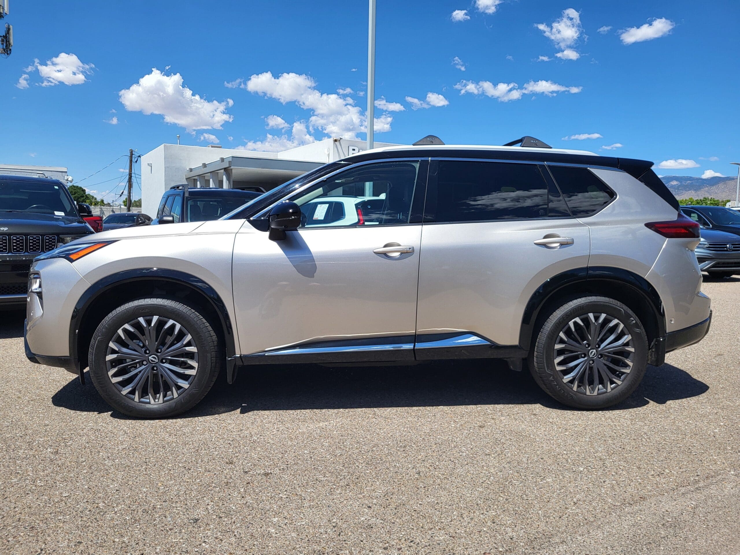 2025 Nissan Rogue - Image 7