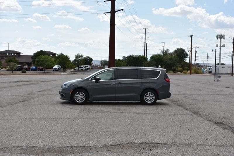 2023 Chrysler Pacifica - Image 4