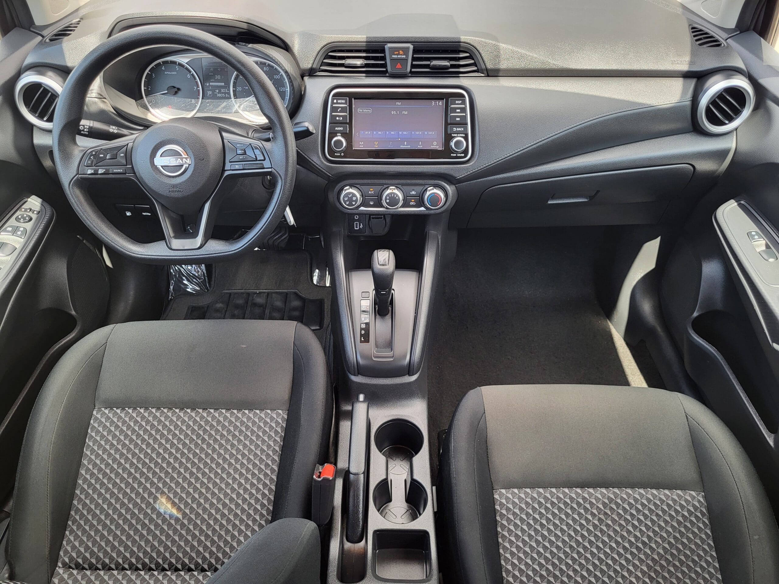 2024 Nissan Versa - Image 25