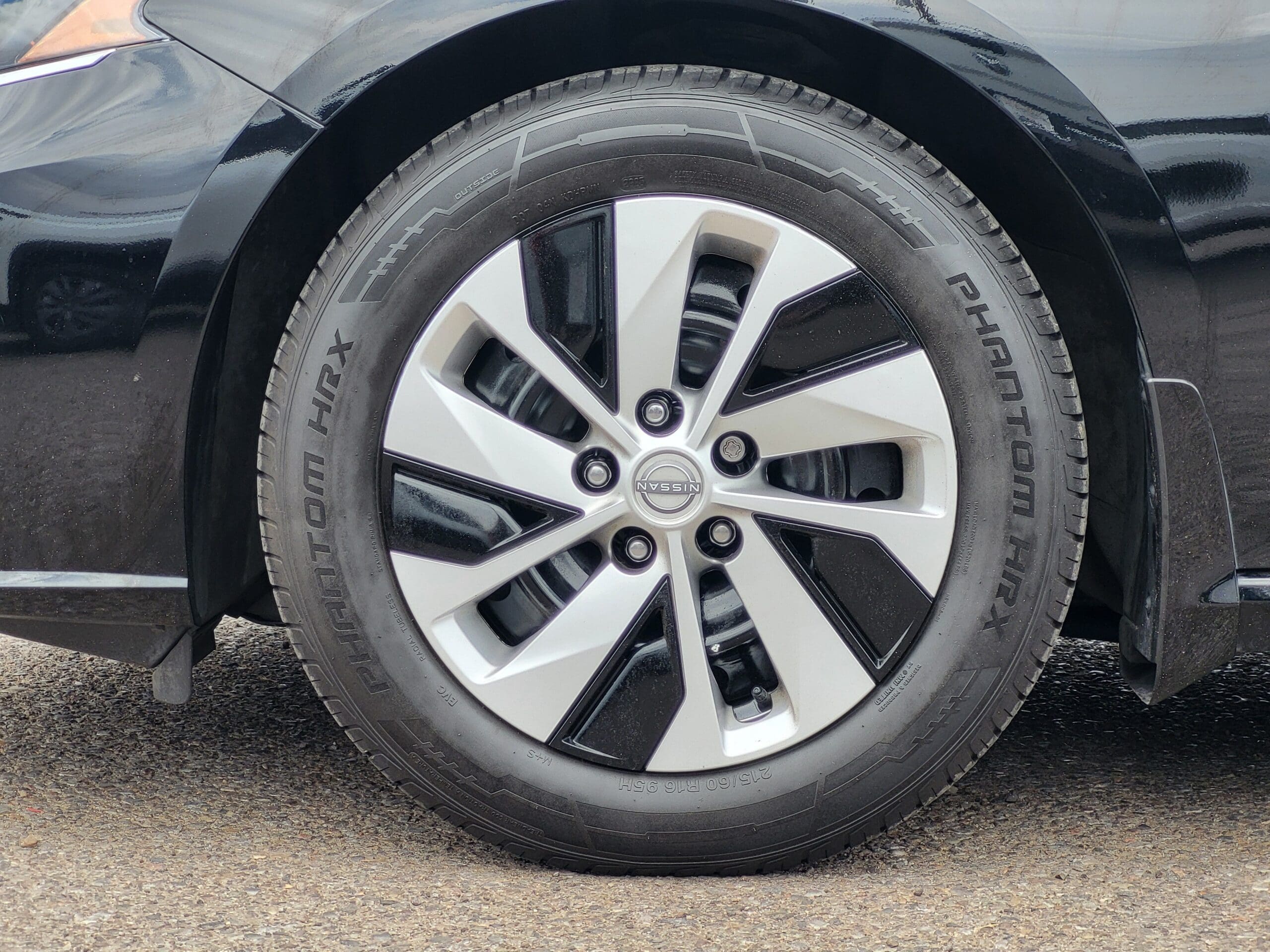 2024 Nissan Altima - Image 10