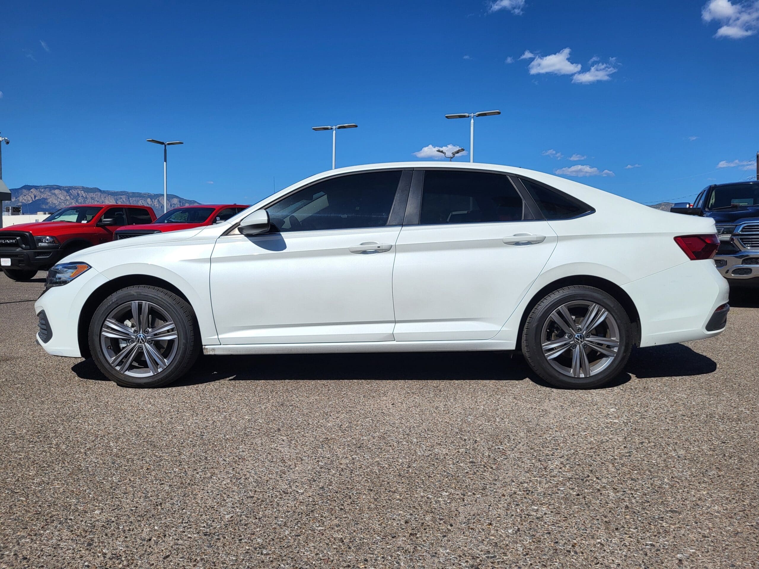2023 Volkswagen Jetta - Image 7