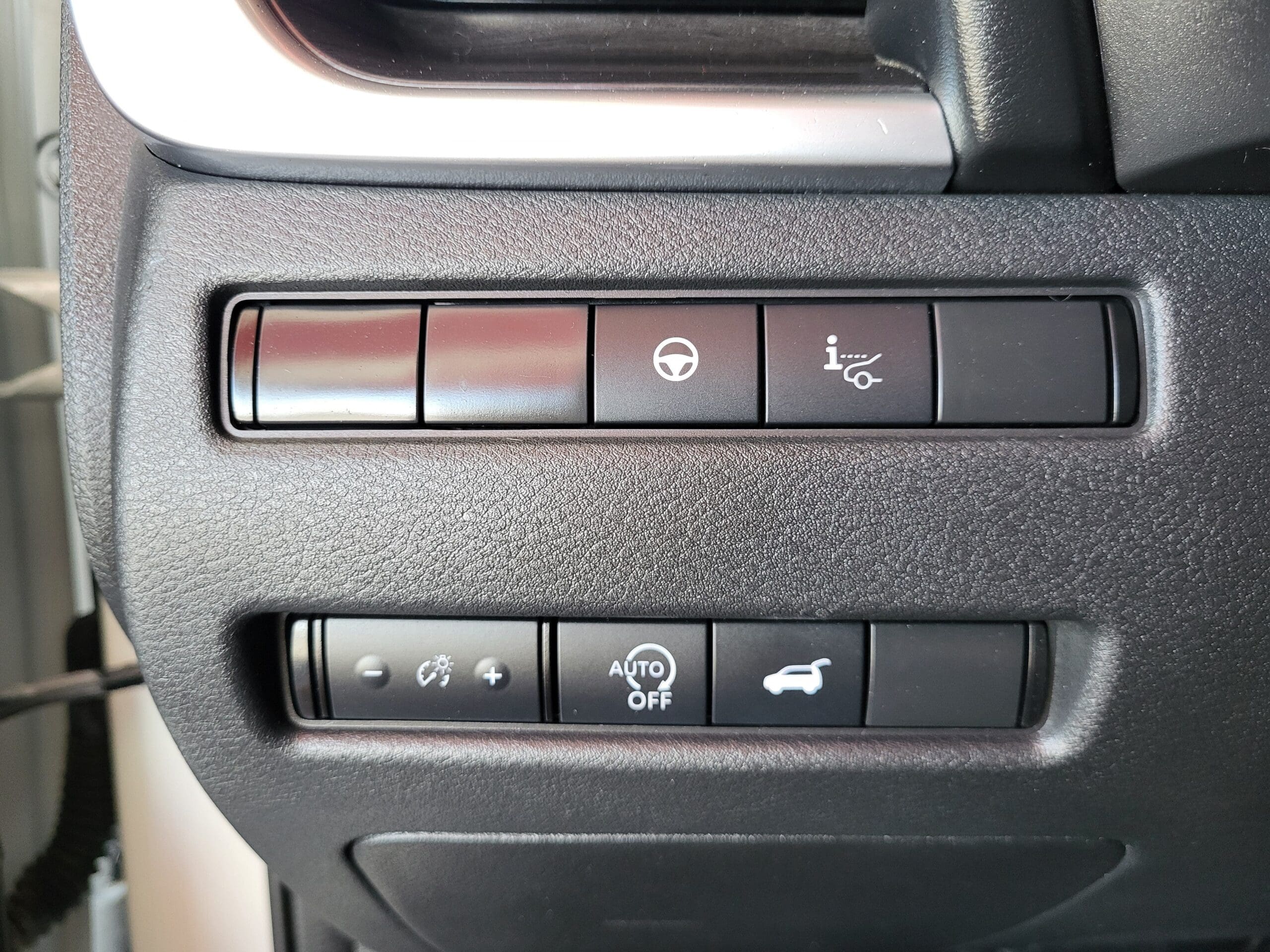 2023 Nissan Rogue - Image 22