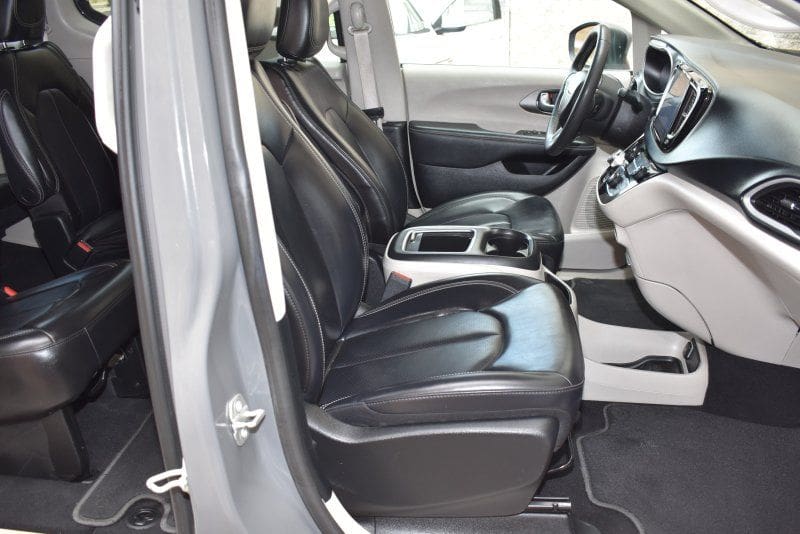 2023 Chrysler Pacifica - Image 10