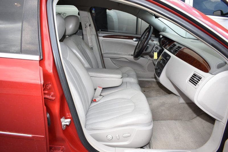 2011 Buick Lucerne - Image 9