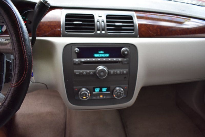 2011 Buick Lucerne - Image 11