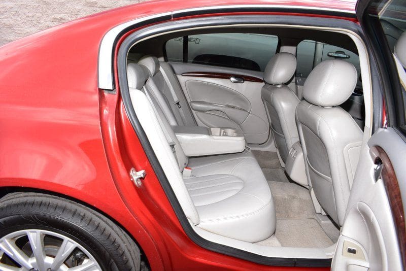 2011 Buick Lucerne - Image 10