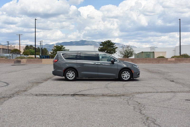 2023 Chrysler Pacifica - Image 3