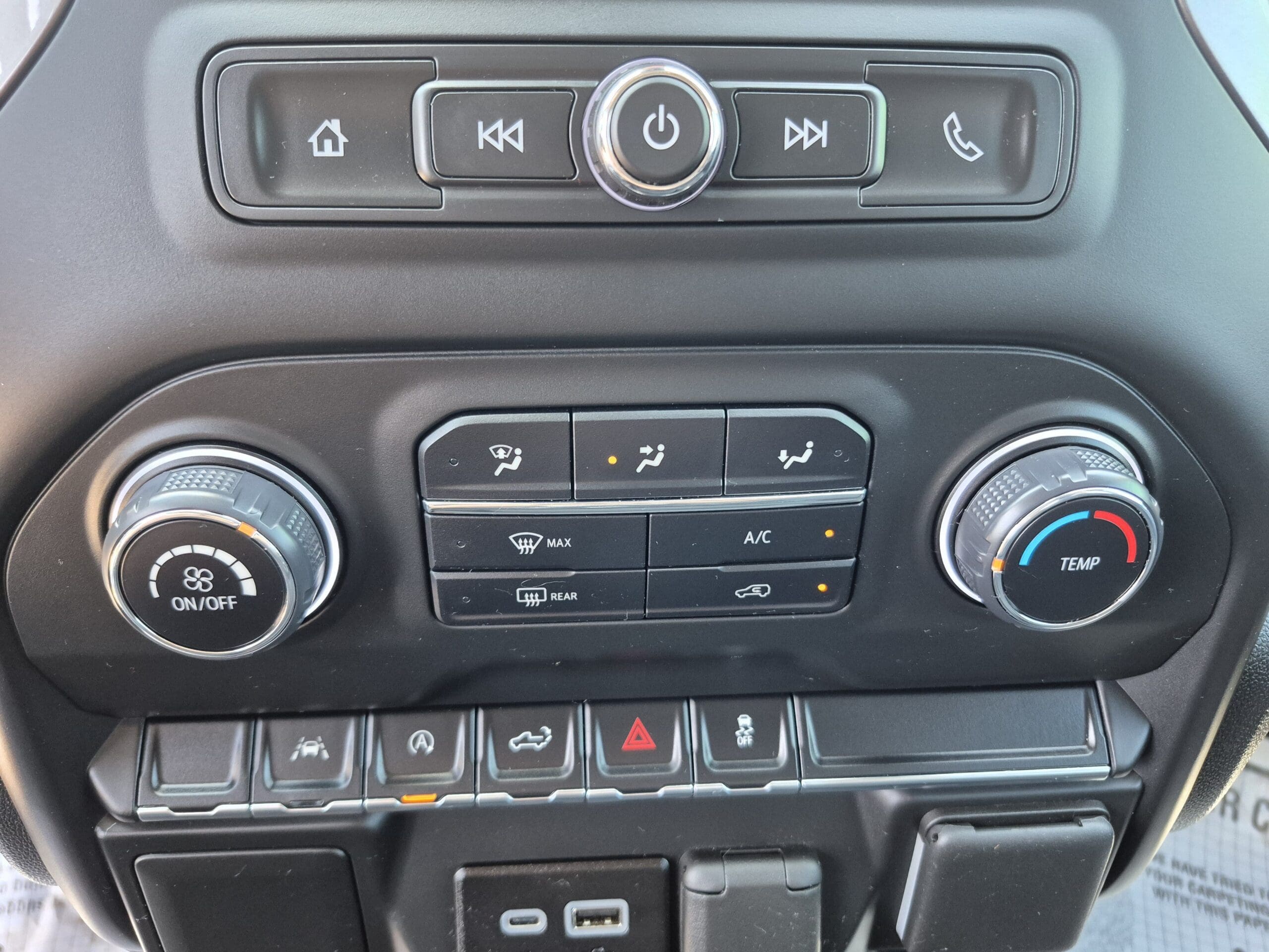 2025 Chevrolet Silverado 1500 - Image 24