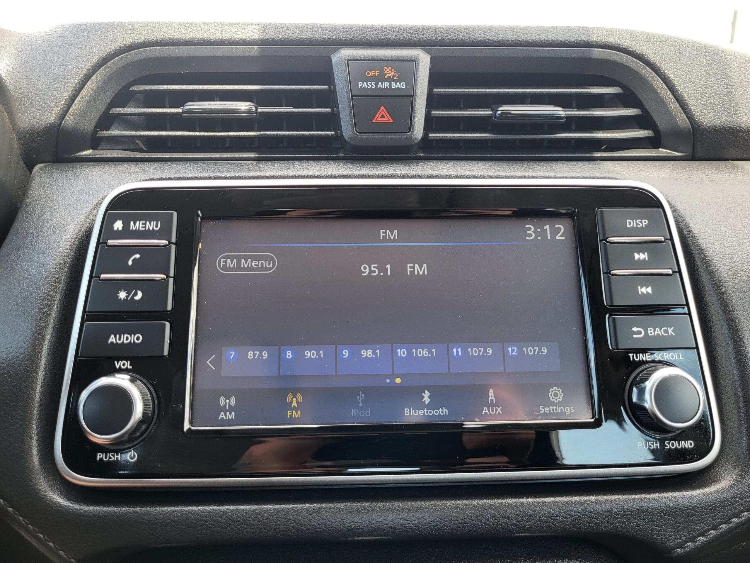 2024 Nissan Versa - Image 17