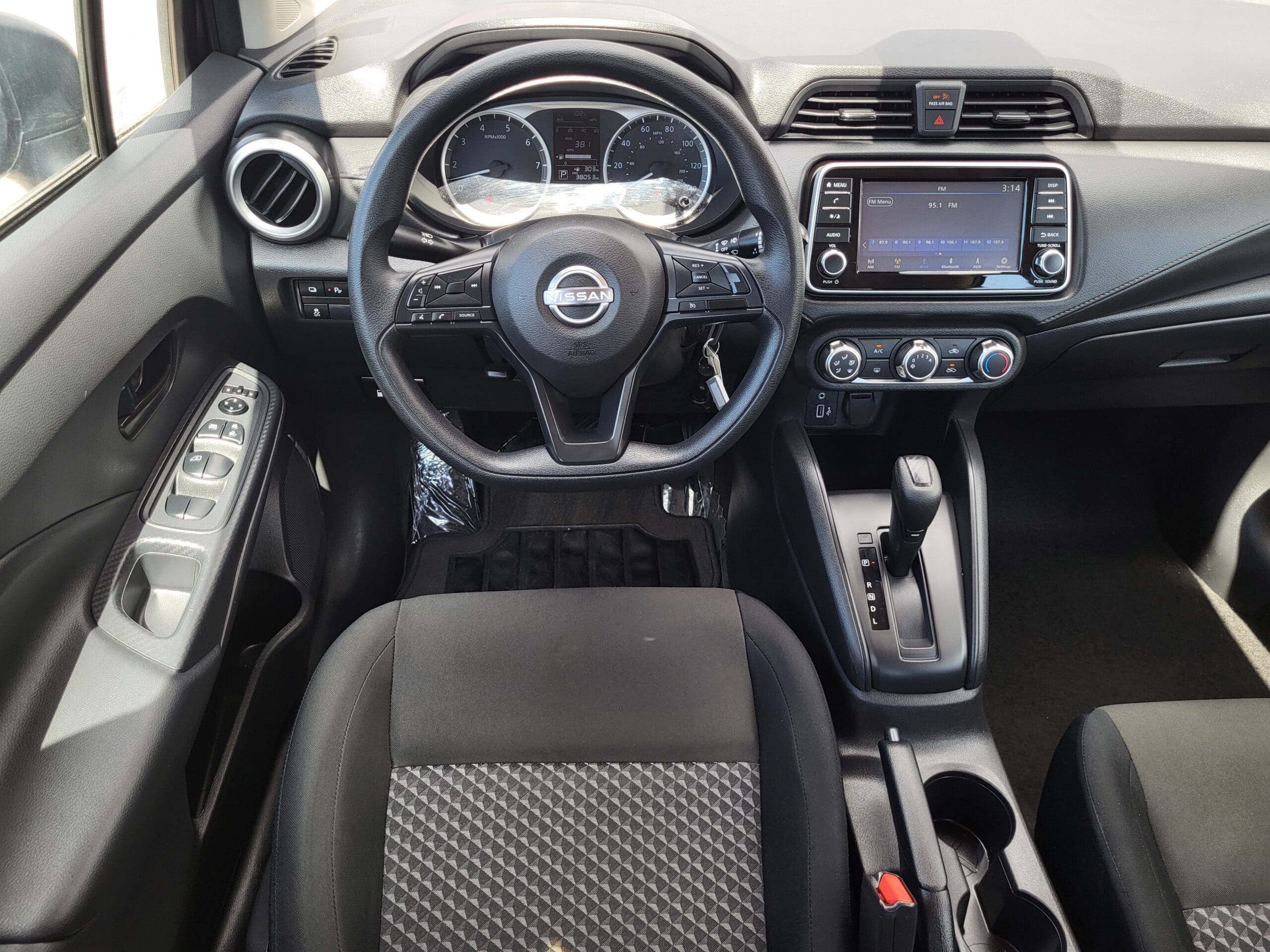2024 Nissan Versa - Image 26