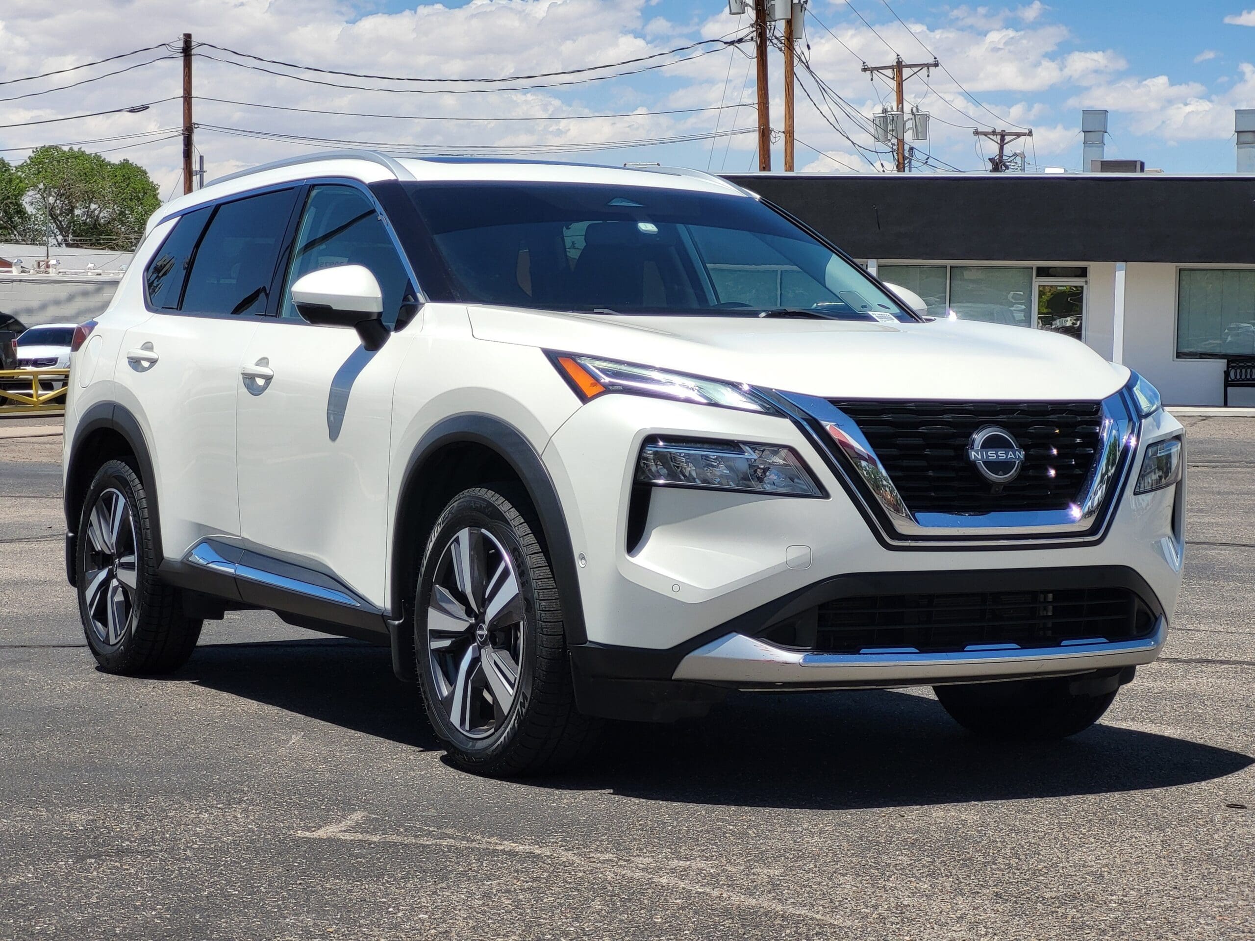 2023 Nissan Rogue - Image 3