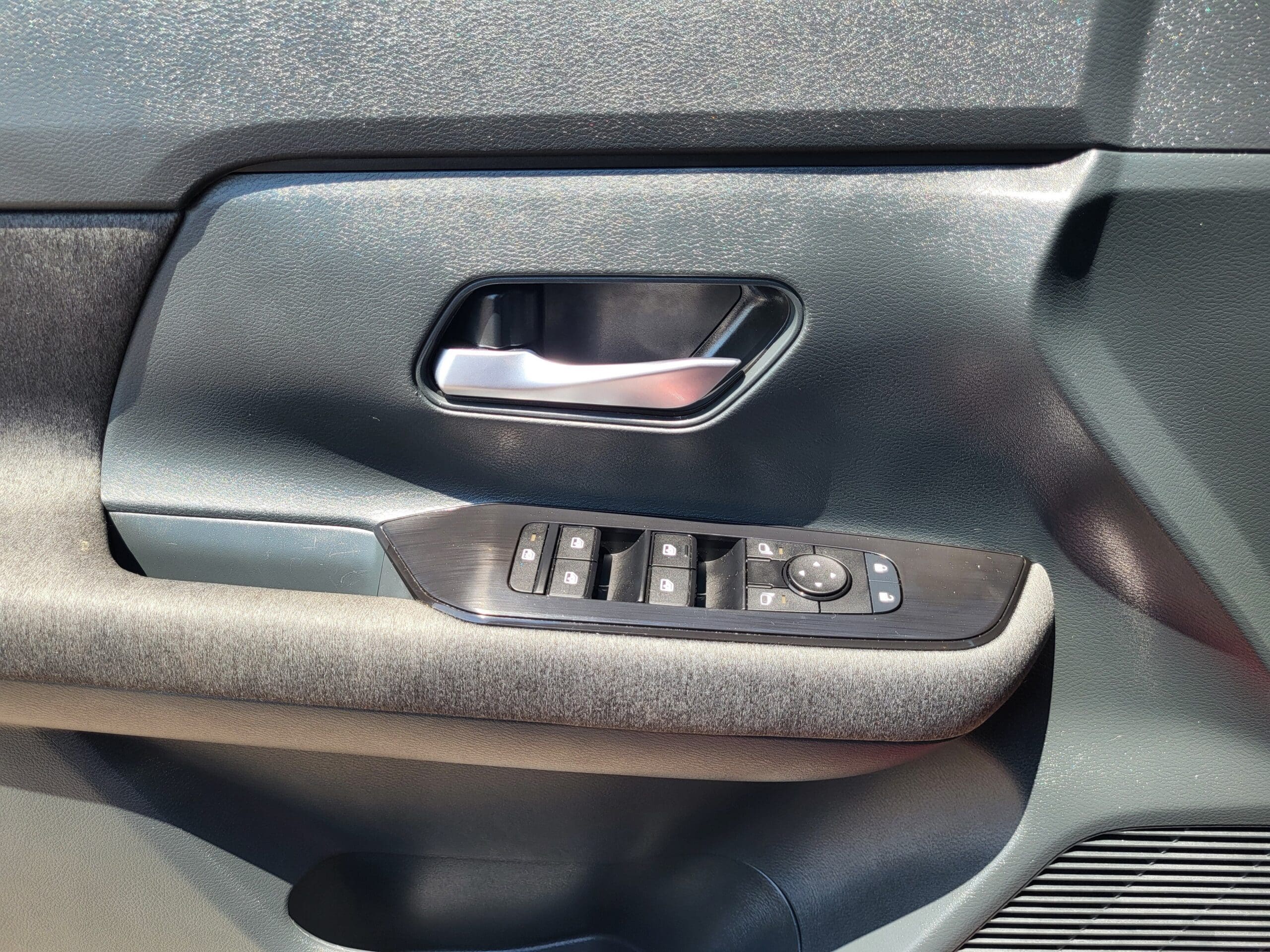 2026 Nissan Kicks - Image 23