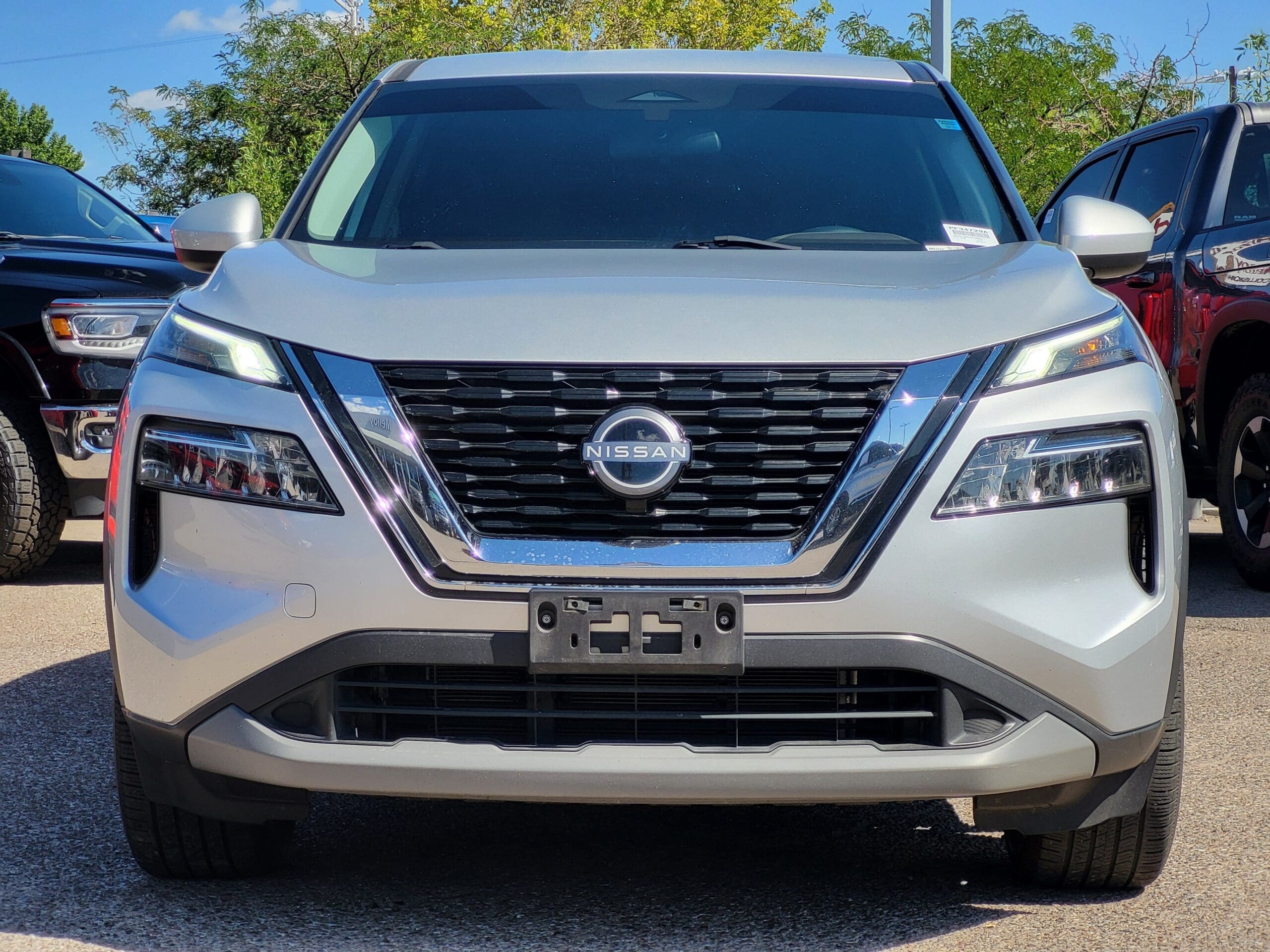 2023 Nissan Rogue - Image 2