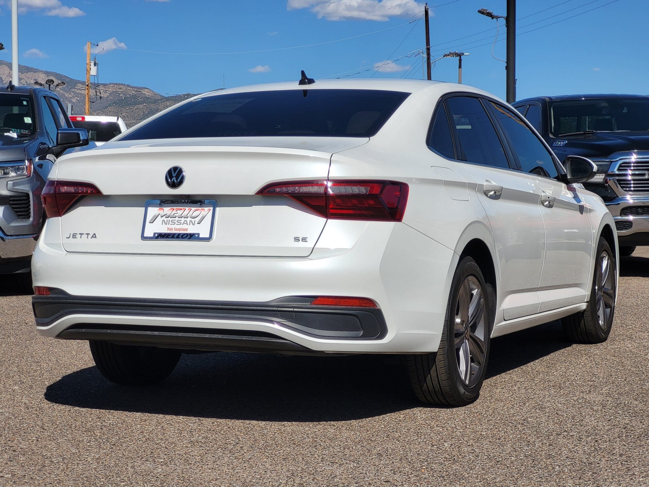 2023 Volkswagen Jetta - Image 4